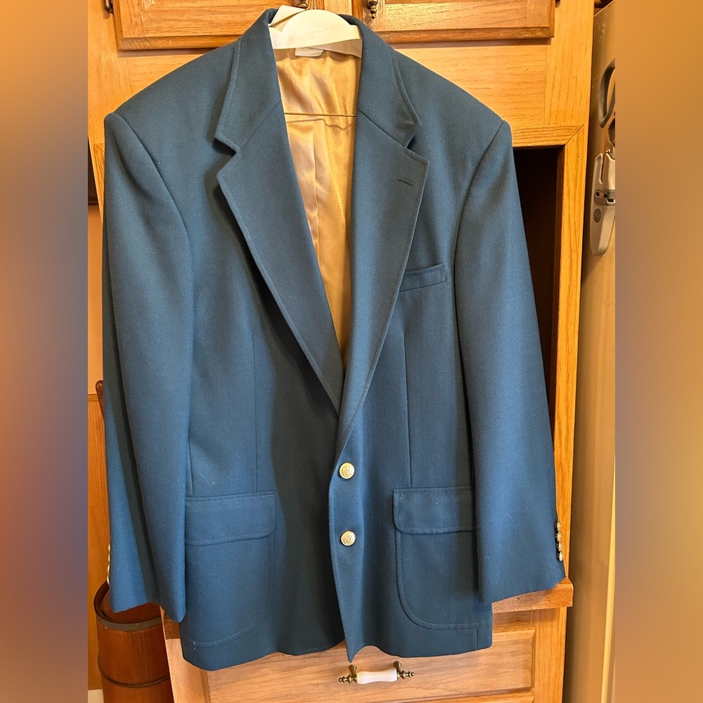 Men’s NWOT Andhurst 44L Polyester Wool Brass buttons Aqua Blue, New Condition